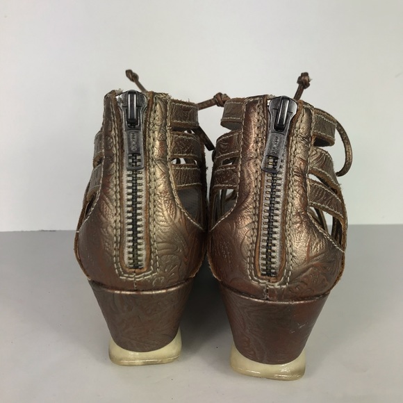 OTBT Nomadic Embossed Light Pewter Wedge Sandals - Picture 5 of 8